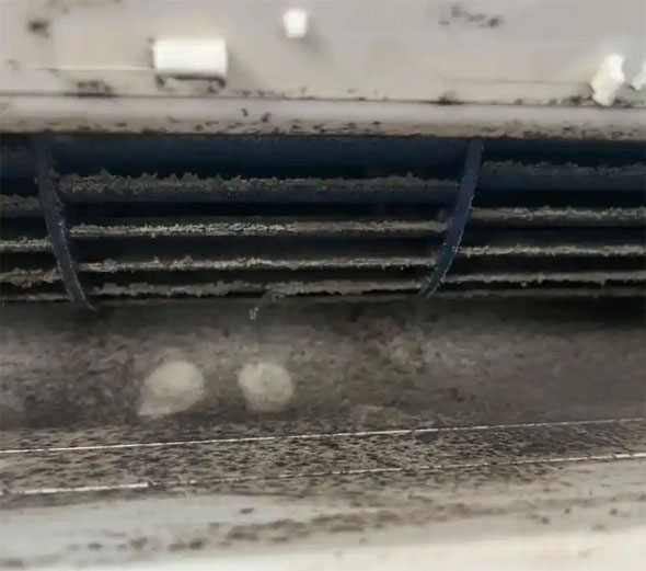 沁阳空调吹的风有股烧焦味是怎么回事